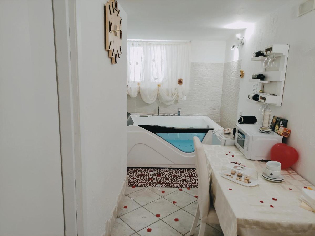 26 Suite Home Ostuni Bagian luar foto