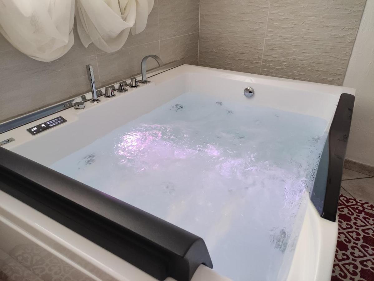 26 Suite Home Ostuni Bagian luar foto