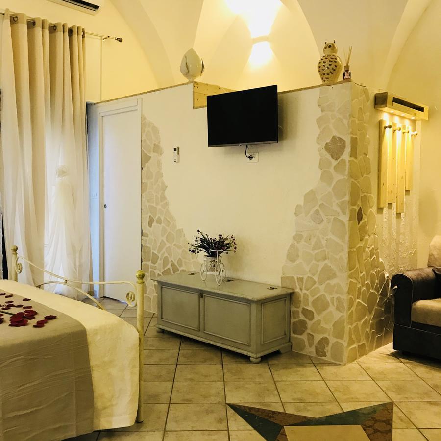 26 Suite Home Ostuni Bagian luar foto
