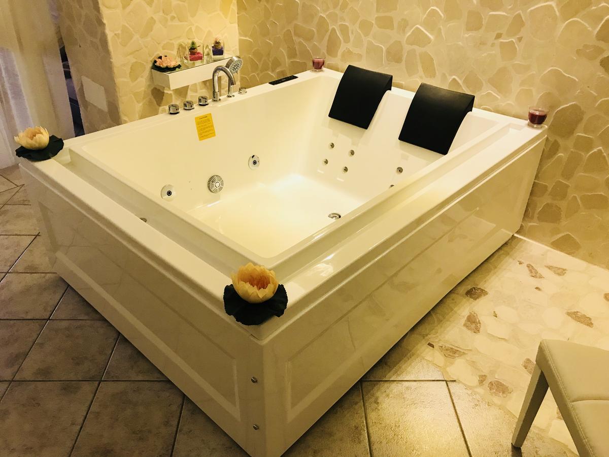26 Suite Home Ostuni Bagian luar foto