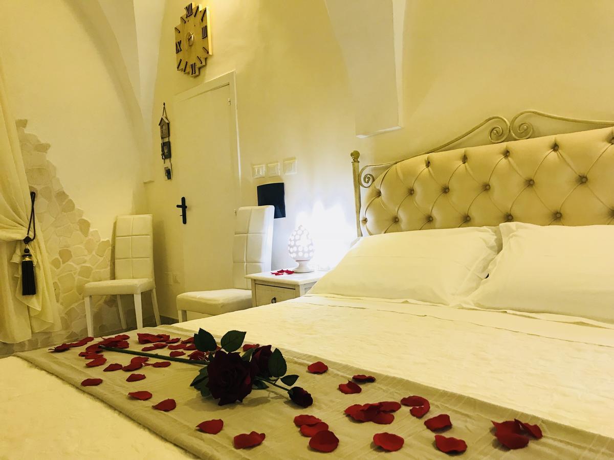 26 Suite Home Ostuni Bagian luar foto