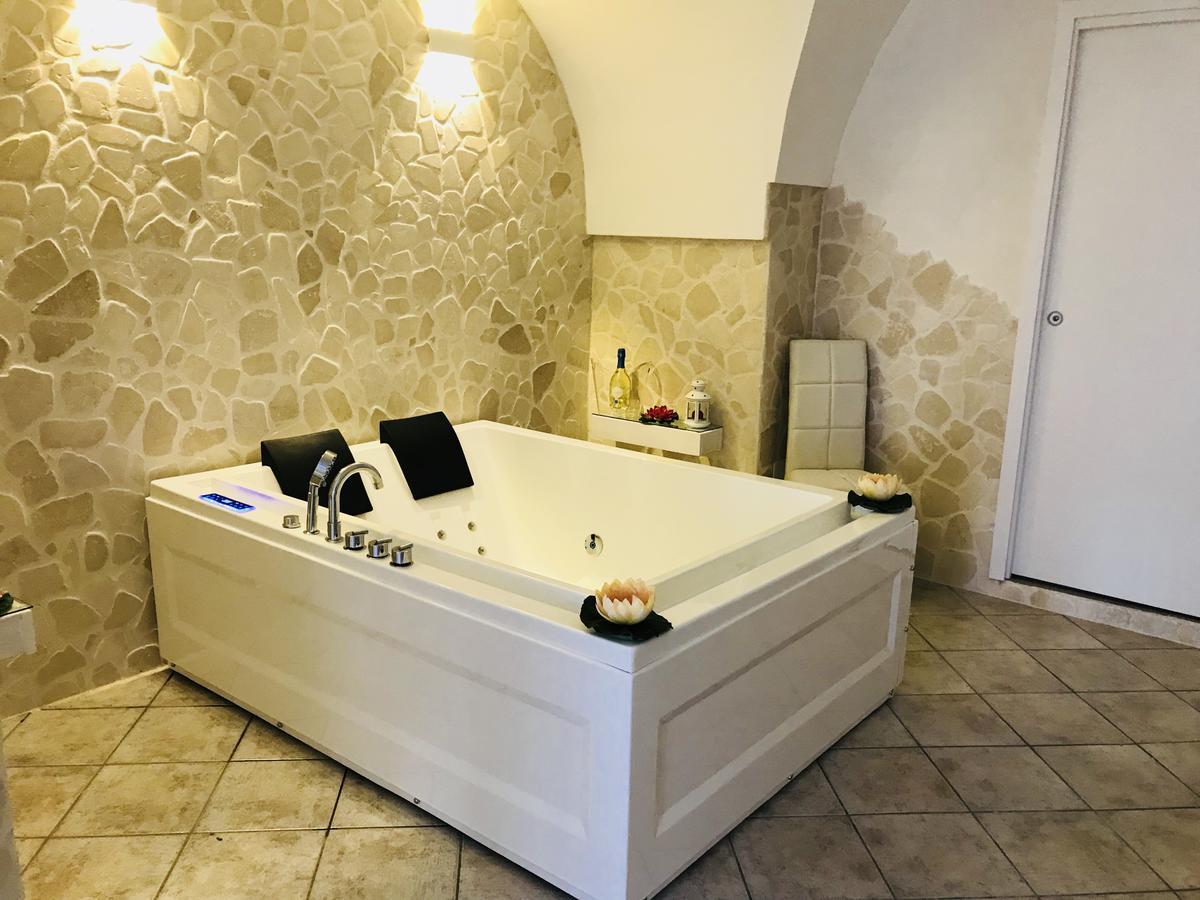 26 Suite Home Ostuni Bagian luar foto