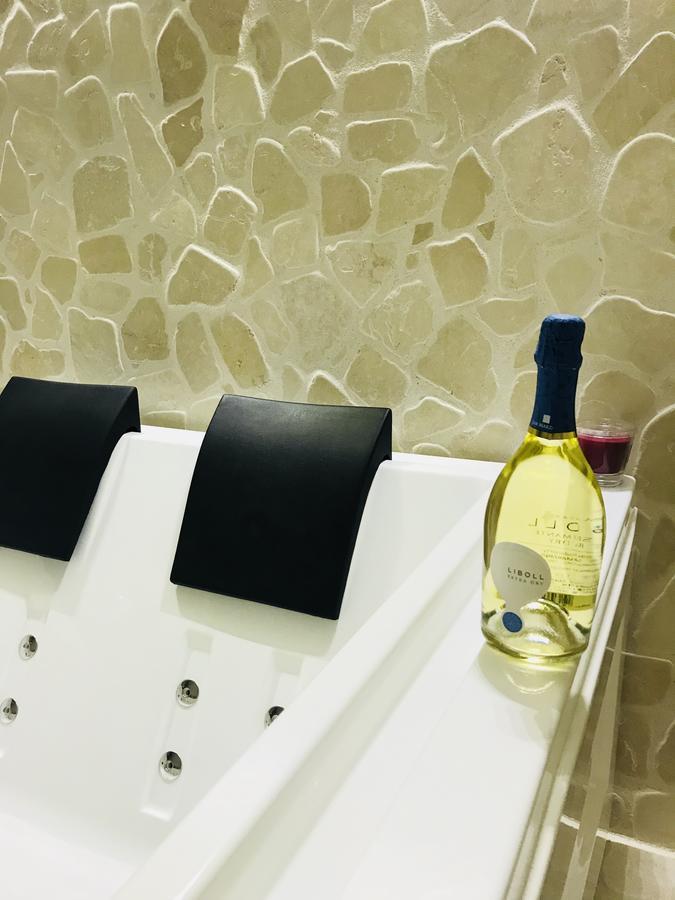 26 Suite Home Ostuni Bagian luar foto